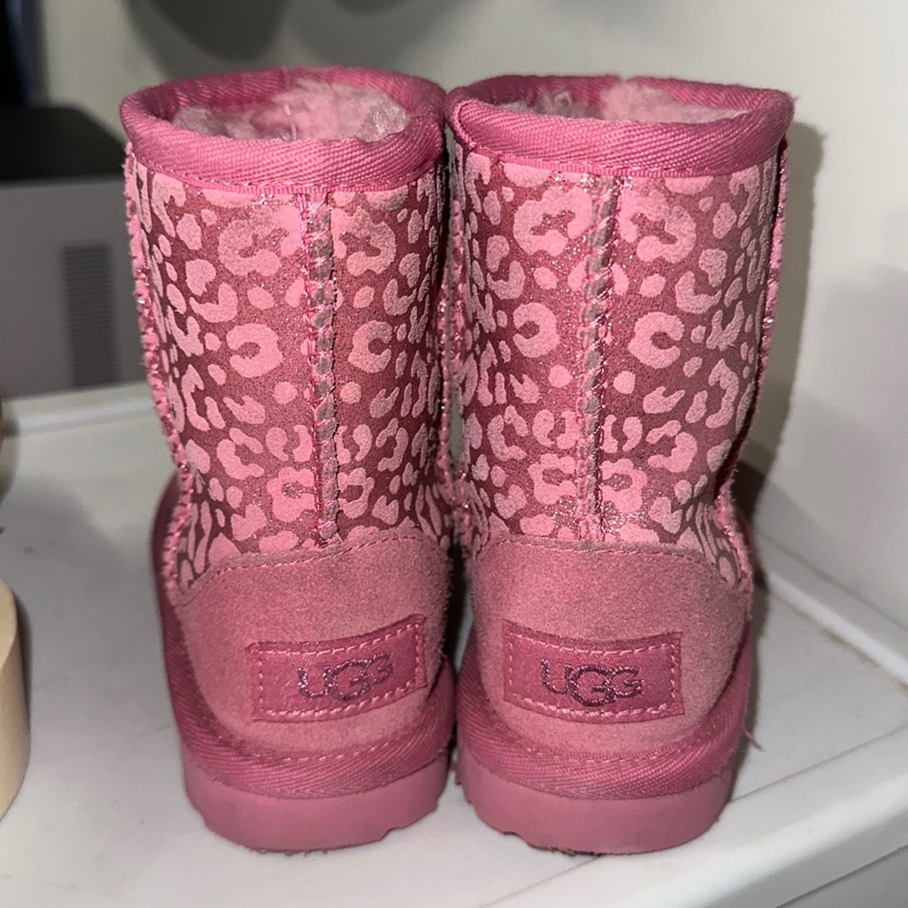 Kids UGGS size 9
